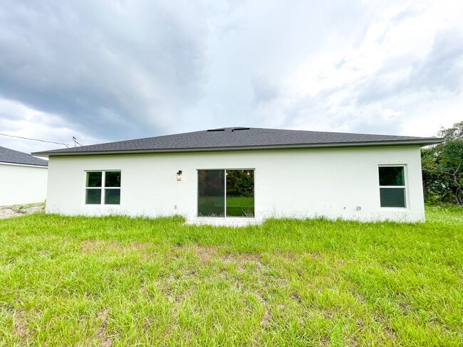 Building Photo - Available NOW! Adorable 4 Bedroom, 2 Bathr...