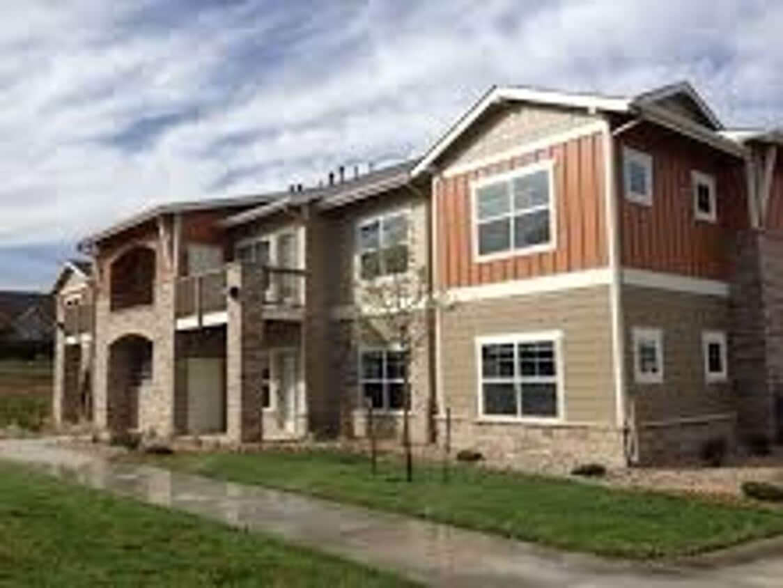 Primary Photo - 5233 Boardwalk Dr