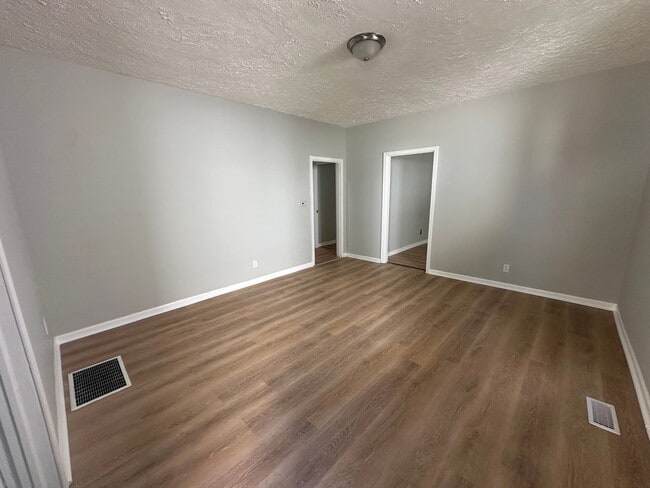 Building Photo - BEAUTIFUL NEWLY RENOVATED  3 BEDROOM HOUSE...