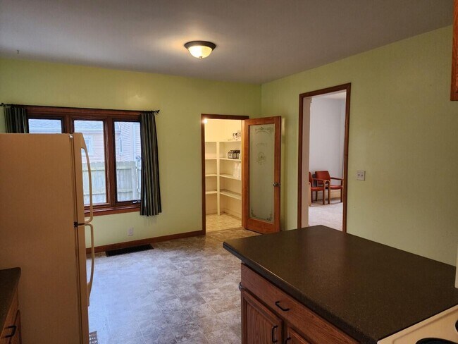 Building Photo - 226 Martin St