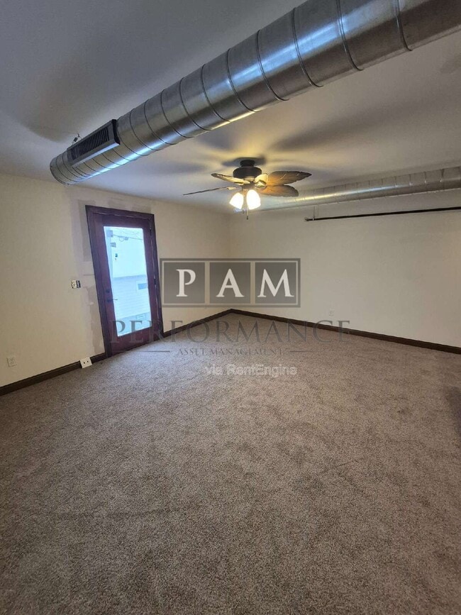 Building Photo - 5527 W North Ave