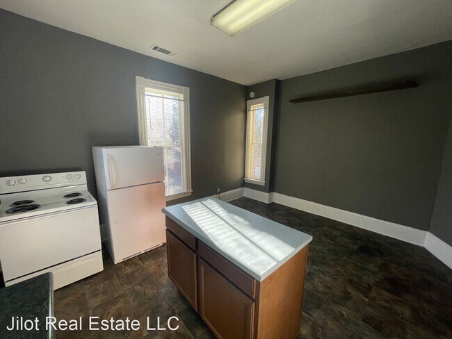 Building Photo - 2 br, 1 bath House - 3825 Church St Unit A