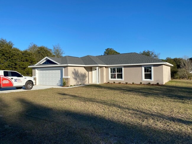 Building Photo - Available December 15th.....Custom Home - Desirable SE Ocala Neighborhood 3/2/2 **WON'T LAST**