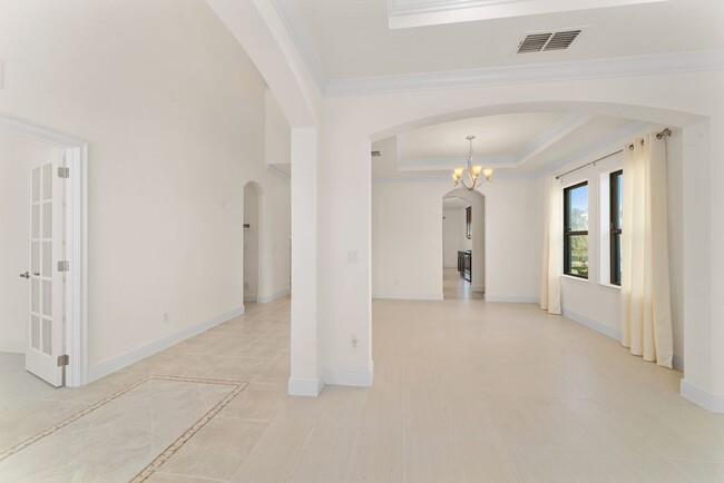 Foto del edificio - Spacious, Like-New 5/3.5 Home with 3-Car G...