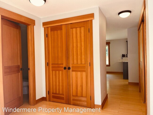 Building Photo - 4 br, 2.5 bath House - 9810 Day Road