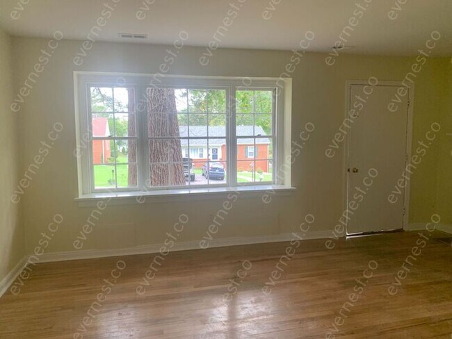 Foto del edificio - 1225 Blue Jay Ln