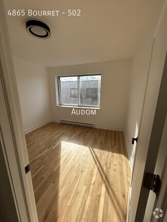 Building Photo - 4865 Av Bourret
