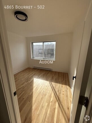 Building Photo - 4865 Av Bourret