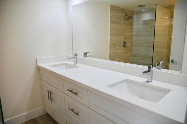 Foto del edificio - 55th Way, West Palm Beach, FL 33409 - 2 BR...