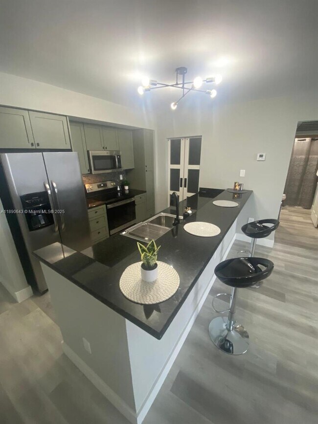 Foto del edificio - 10350 W Bay Harbor Dr