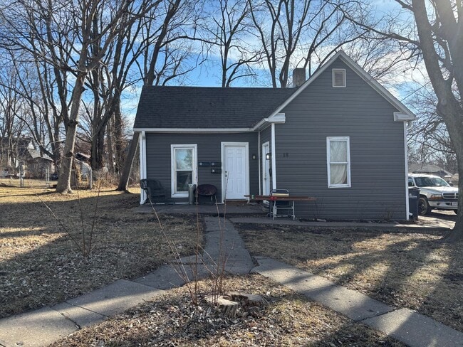 Building Photo - 18 E Forest Ave