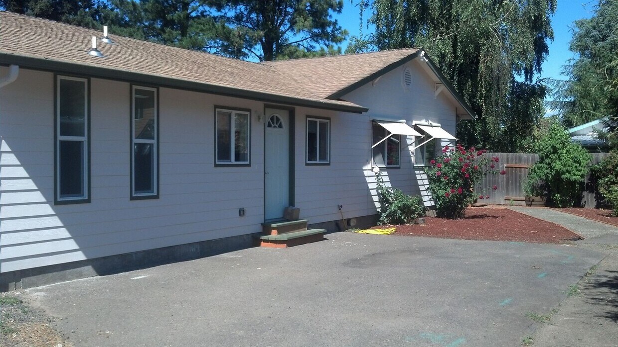 Primary Photo - 4 br, 2 bath House - 951 Williams