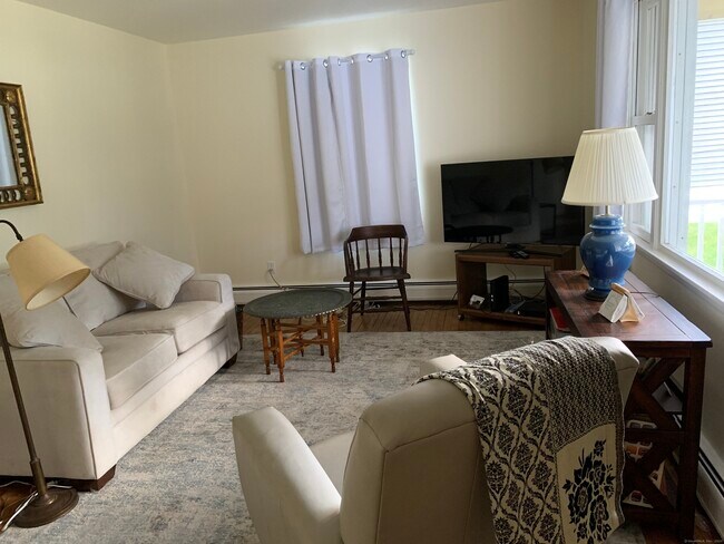 Foto del edificio - 126 Reeds Ln