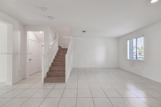 Foto del edificio - 640 NE 207th St