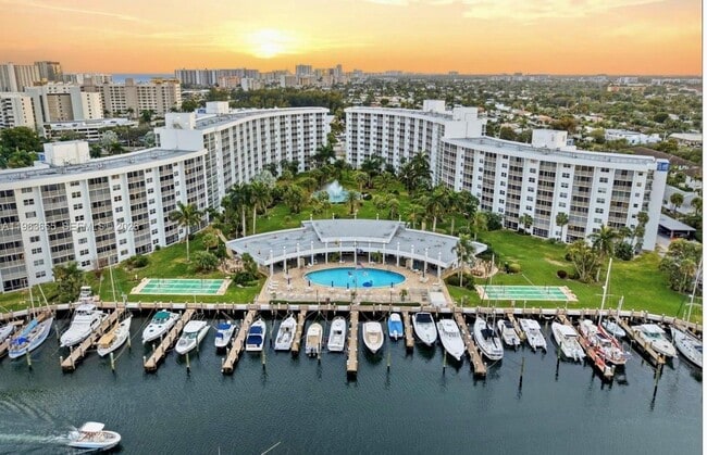 Building Photo - 2731 NE 14th Street Causeway