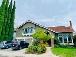 Building Photo - 1060 Cross Springs Ct