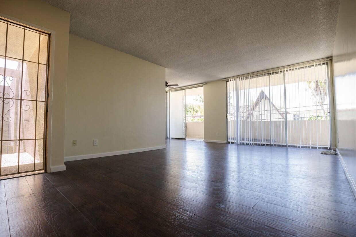 Foto principal - 3848-3858 W 226th St