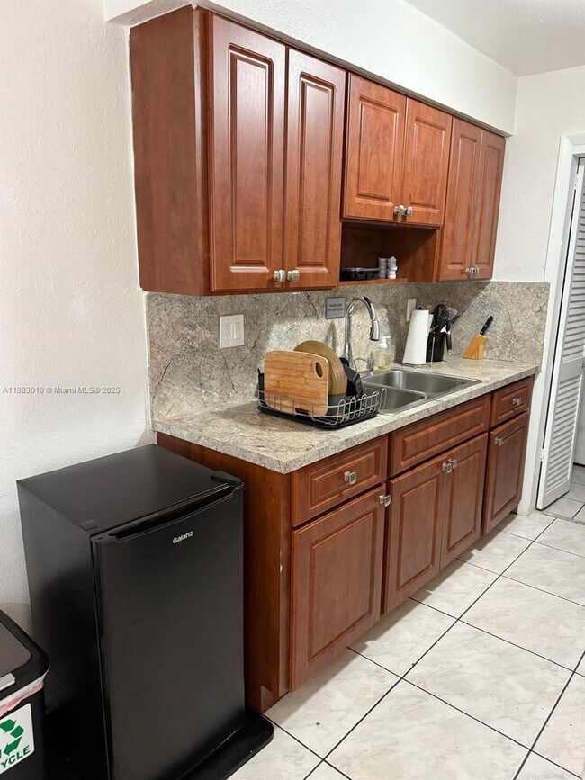 Foto del edificio - 824 SW 12th Ct