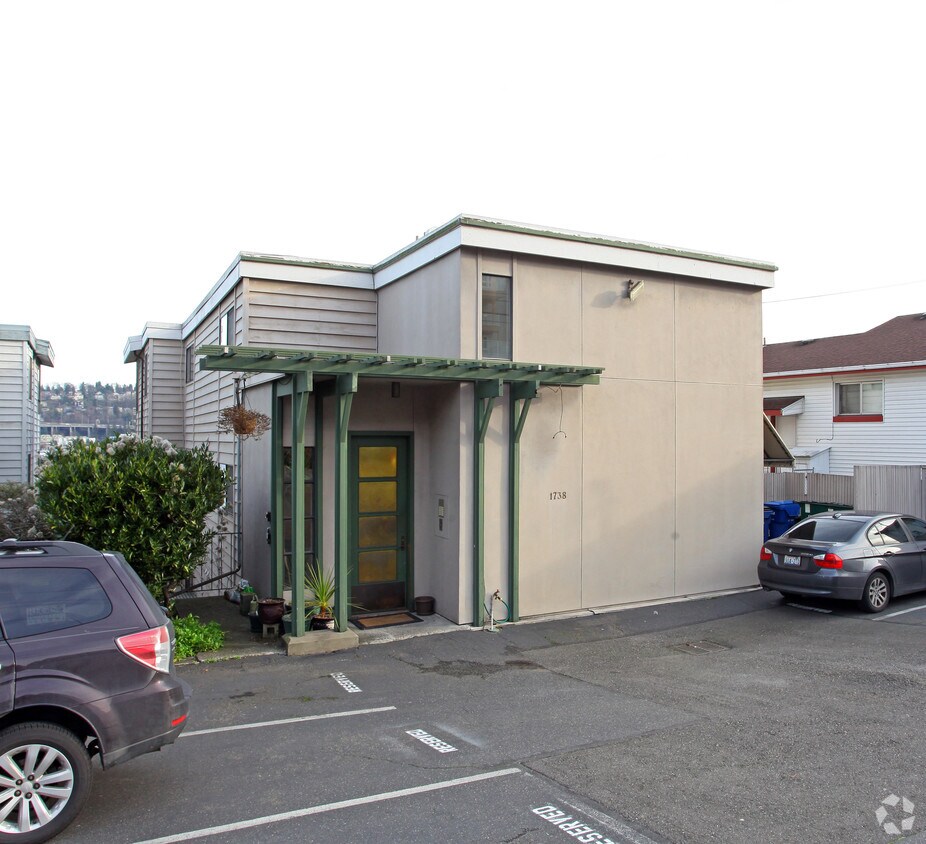 Primary Photo - Dexter Terrace Apartments