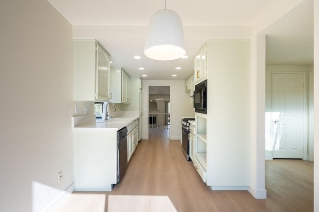 Foto del edificio - 1469 W Lambert Rd