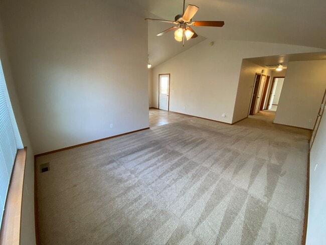 Building Photo - 3 Bedroom Home on Cul-De-Sac for Rent!