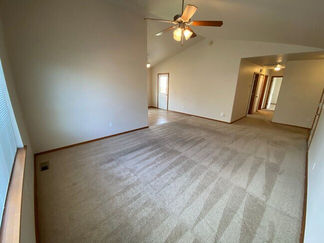 Foto del edificio - 3 Bedroom Home on Cul-De-Sac for Rent!