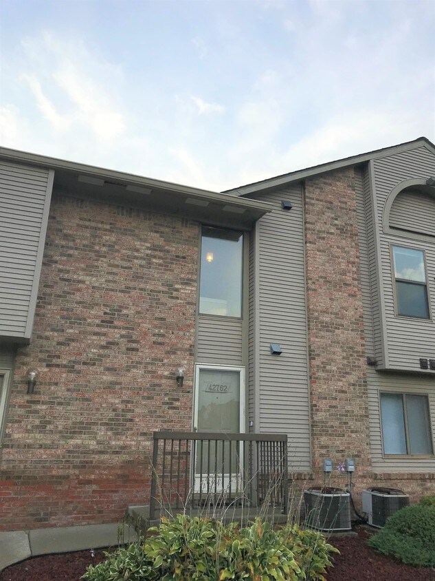 42762 Lilley Pointe Dr, Canton, MI 48187 Condo for Rent in Canton, MI