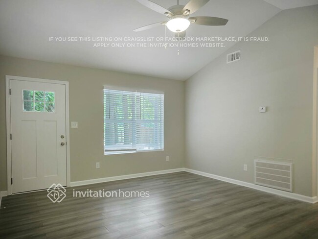 Foto del edificio - 225 Peach Forest Pl