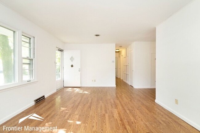 Foto del edificio - 1733 Vaughn Dr