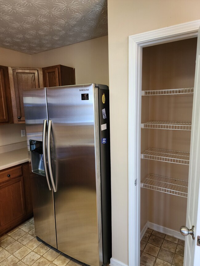 Building Photo - 1425 Forsythia Way