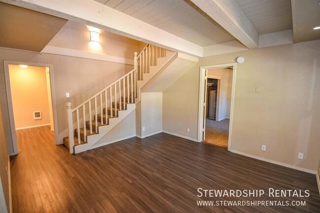 Building Photo - 2427 Miami Ln