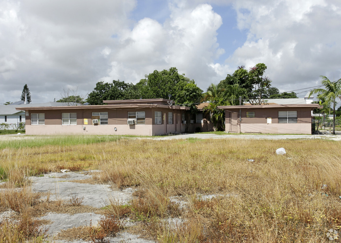 Building Photo - 10030 W Indigo St