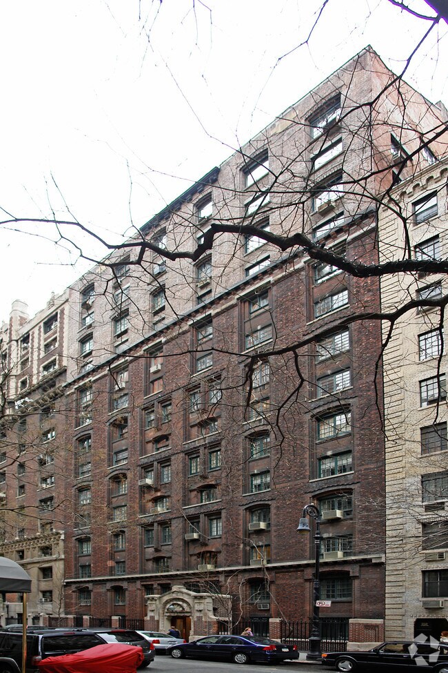 Building Photo - 27 W 67th St