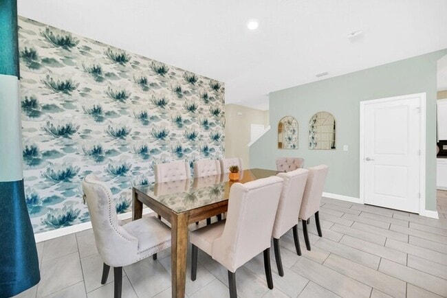 Building Photo - 2758BD  Dazzling 5BR Villa in Storey Lake ...