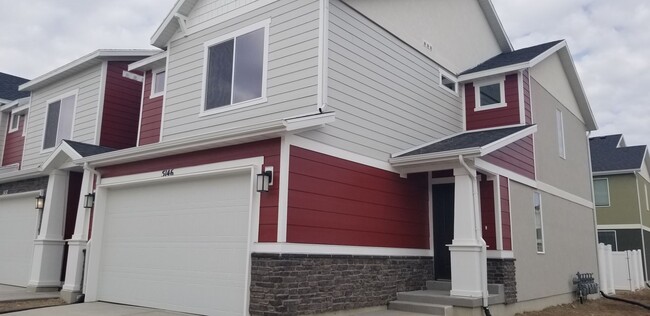 Building Photo - 3 Bedroom Town Home in Herriman Available ...