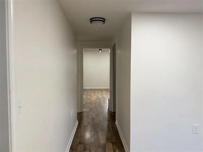 Foto del edificio - 1810 N Church St