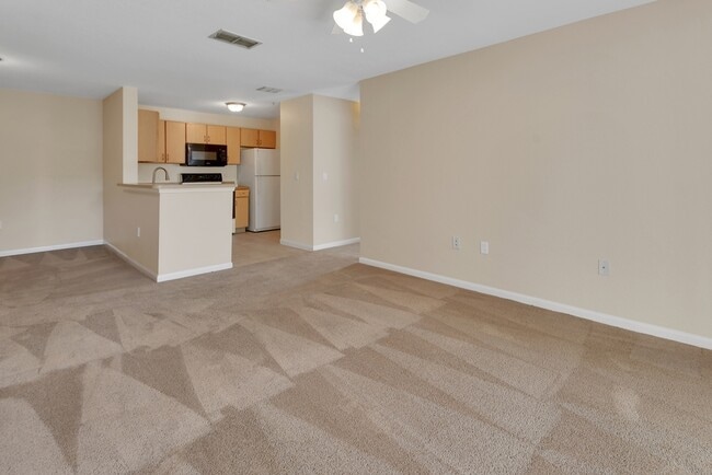 Building Photo - 940 Village Trl