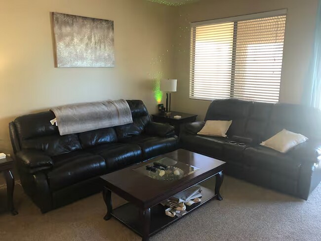 Foto del edificio - 2227 E Stone Stable Dr