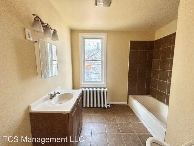 Building Photo - 2 br, 1 bath House - 447 East Mechanic Street
