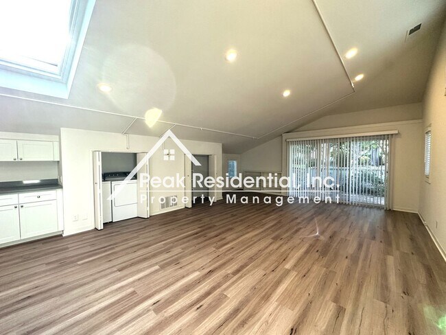 Foto del edificio - Spacious Fair Oaks Studio - Must See!