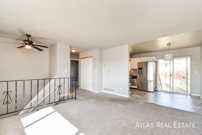Building Photo - 4340 College View Dr