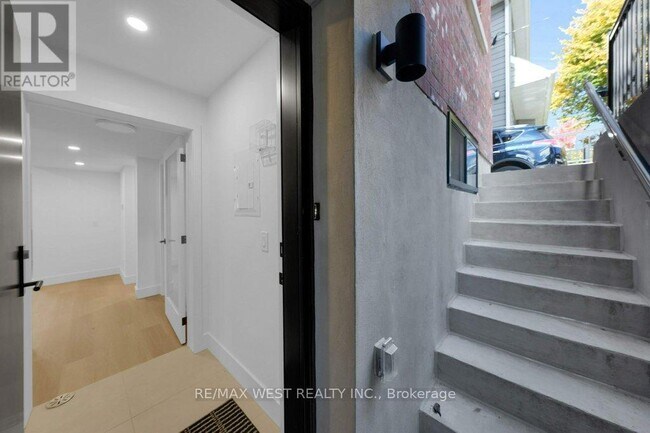 Building Photo - 502 Atlas Ave