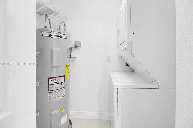 Foto del edificio - 3204 Bird Ave