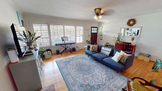 Building Photo - 2/1 +Bonus Room & Garage North Park Charmer!