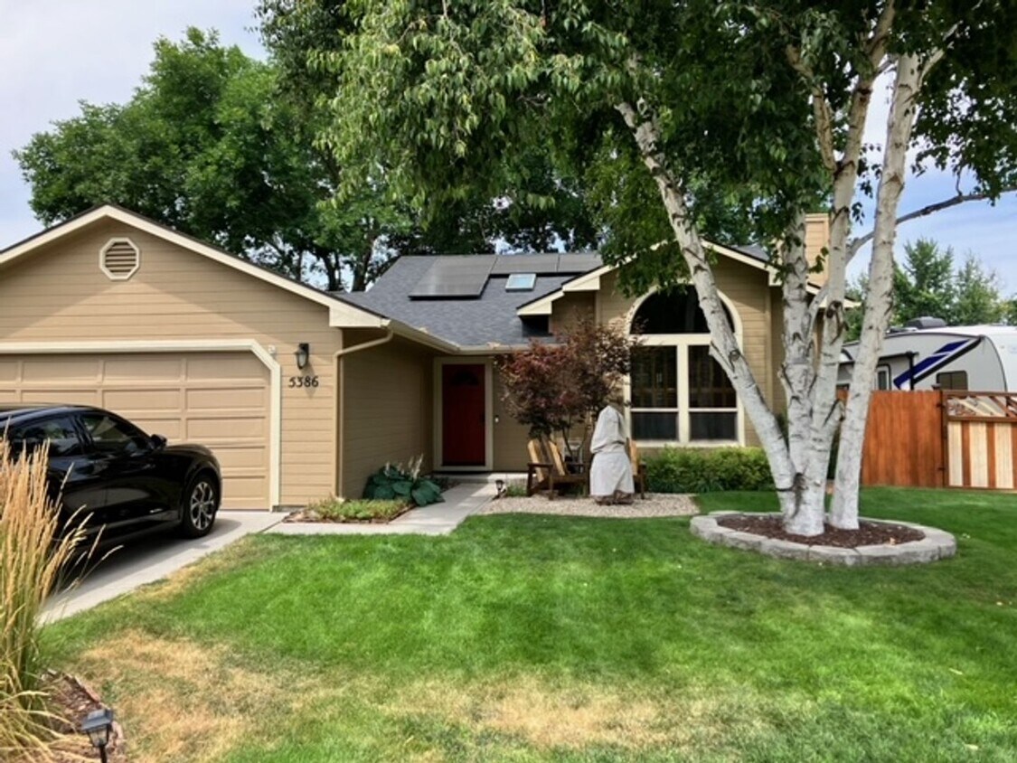 Primary Photo - Charming and Spacious Home - Corner Lot - ...