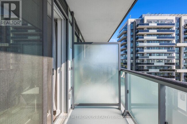 Photo du bâtiment - 2545-2545 Simcoe St N
