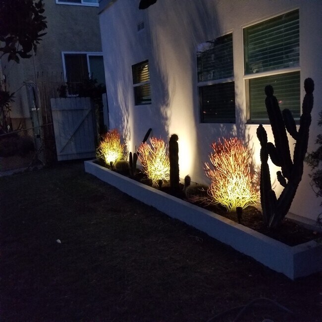 Foto del edificio - 4245 Laurel Canyon Blvd