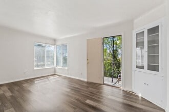 Building Photo - 76 W Apricot Ave
