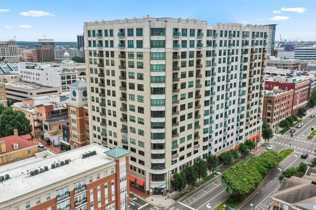 Building Photo - AMAZING Condo w/TWO Reserved Parking Space...