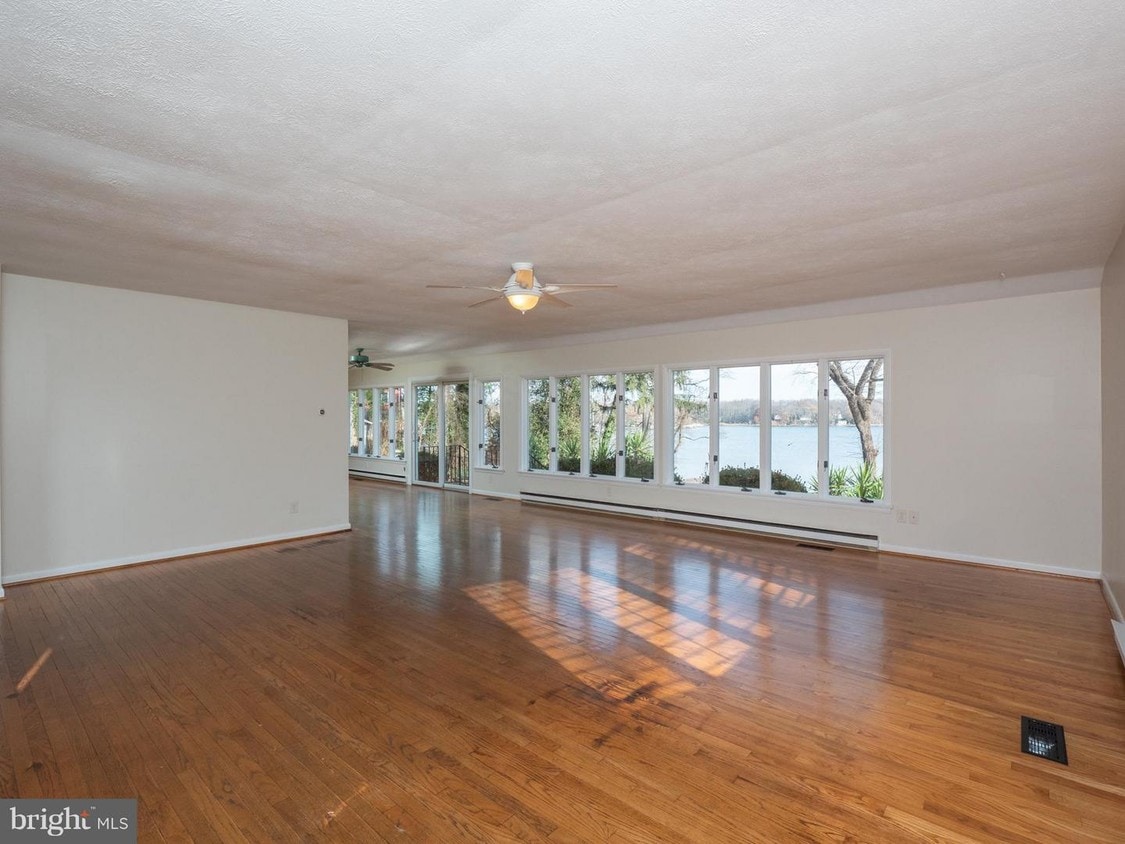 Primary Photo - 104 Park Avenue